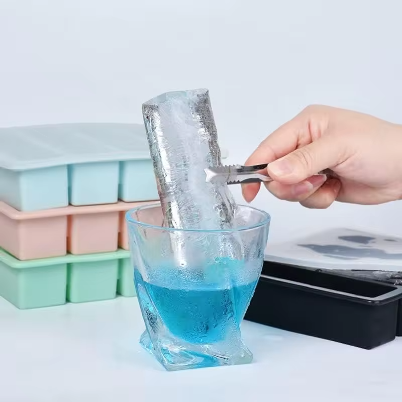 4 Grid Rectangular Silicone Ice Cube Mold with Lid Household Food Grade Ice Grid Tray Whiskey Ice Box